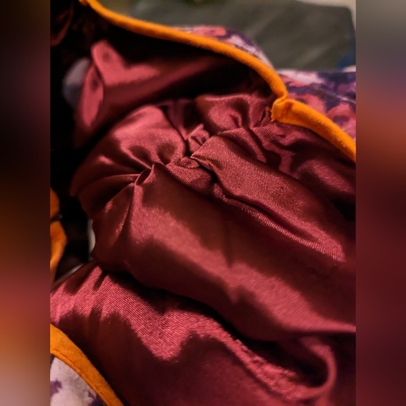 PINUP COUTURE Floral long sleeve midi dress heart neckline and gathered detail - Picture 7 of 16